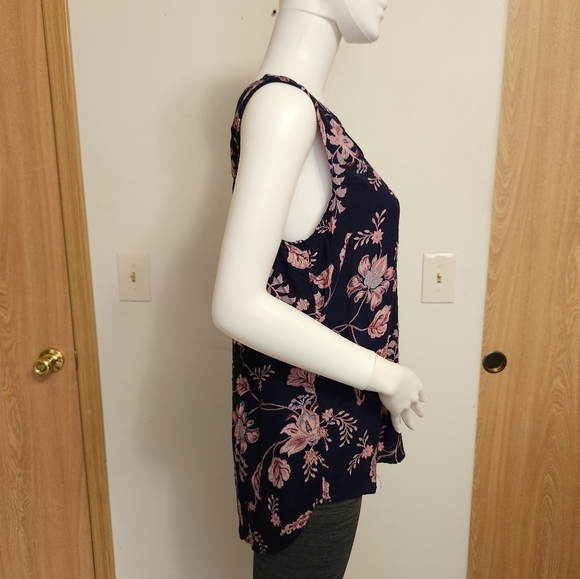 Blue Dip floral sleeveless‎ top size large - Picture 9 of 11